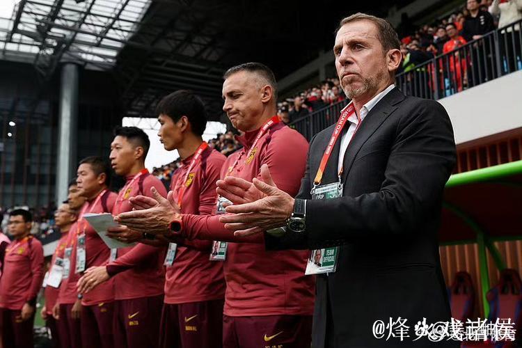 维卡里奥签约困难重重,国米紧盯弗赖堡之星。 维卡里奥签约困难重重,国米紧盯弗赖堡之星。